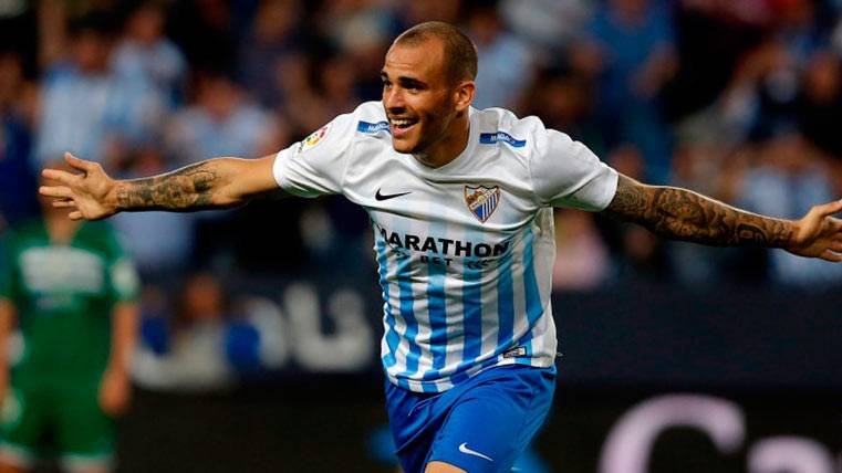 Sandró Ramírez celebrating a goal with the Málaga Cf