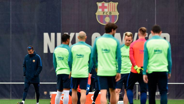 El FC Barcelona, entrenando en la Ciutat Esportiva Joan Gamper