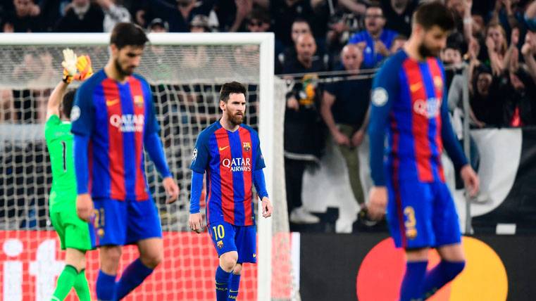 Los jugadores del Barça, cabizbajos tras caer derrotados en Turín