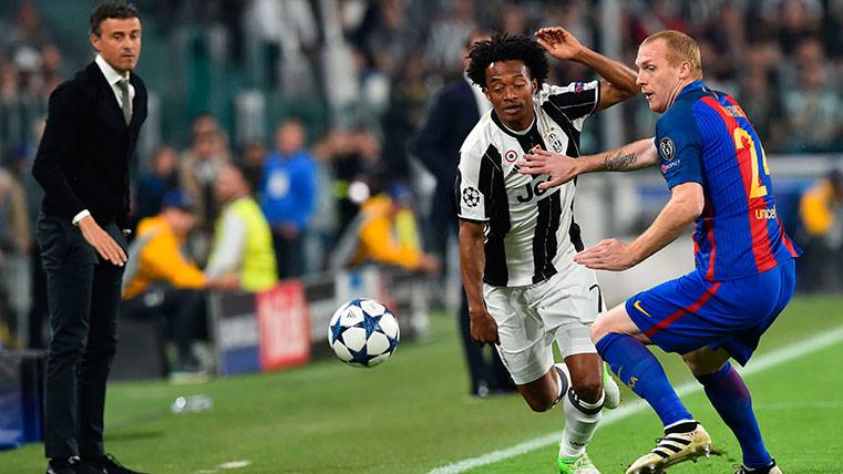 Luis Enrique mira atento el Juventus-Barça