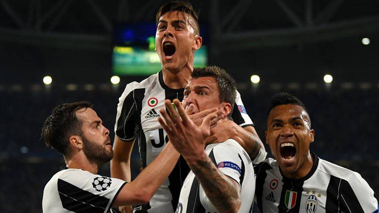 Paulo Dybala, celebrando un gol con la Juventus de Turín al Barça