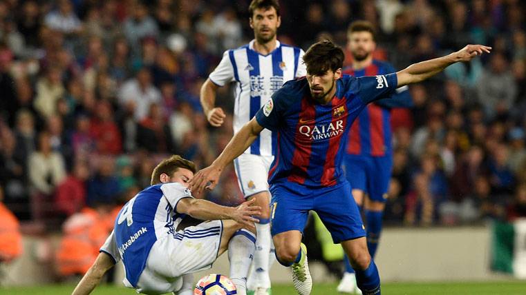 André Gomes, losing a balloon against the Real Sociedad
