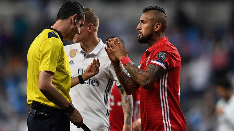Arturo Vidal after being expelled of the Madrid-Bayern