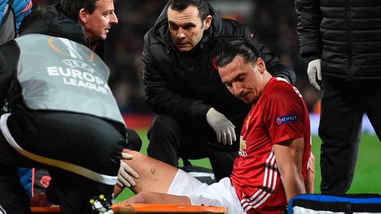 Zlatan Ibrahimovic, lesionado de gravedad en el Manchester United