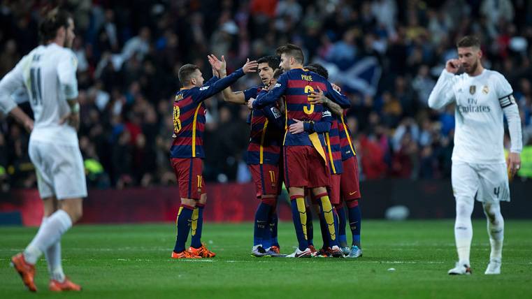 El FC Barcelona, celebrando una victoria obtenida en el Bernabéu