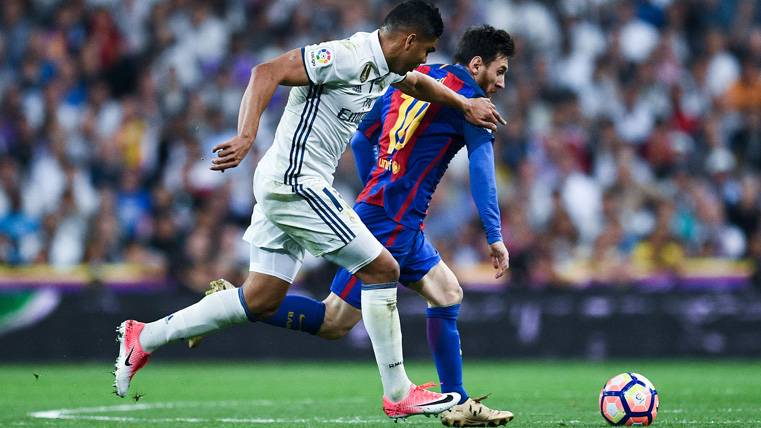 Leo Messi, trying leave of Casemiro in the Classical