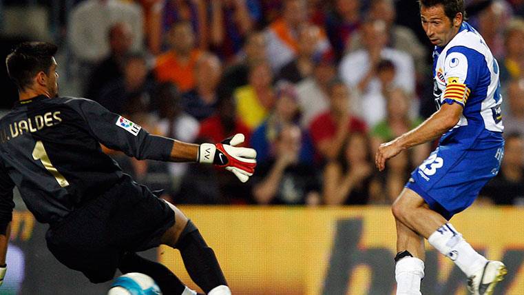 Raúl Tamudo annotating the goal of the famous tamudazo in the Barça-Espanyol