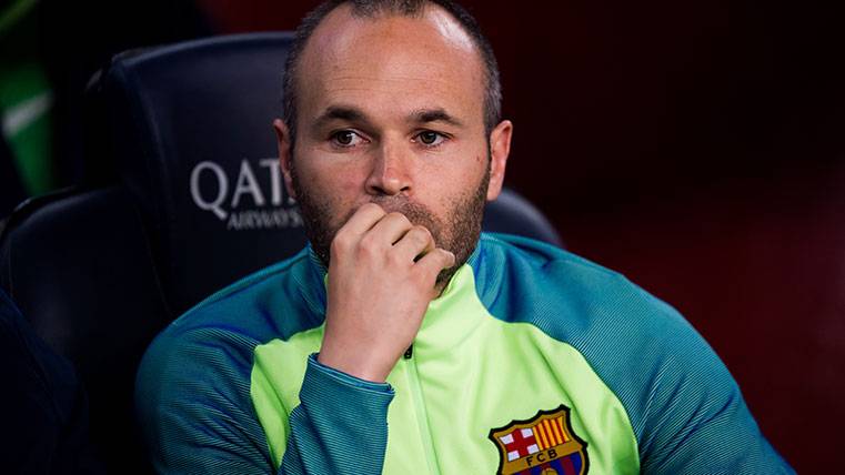 Andrés Iniesta goes back to go through muscular problems in the Barça