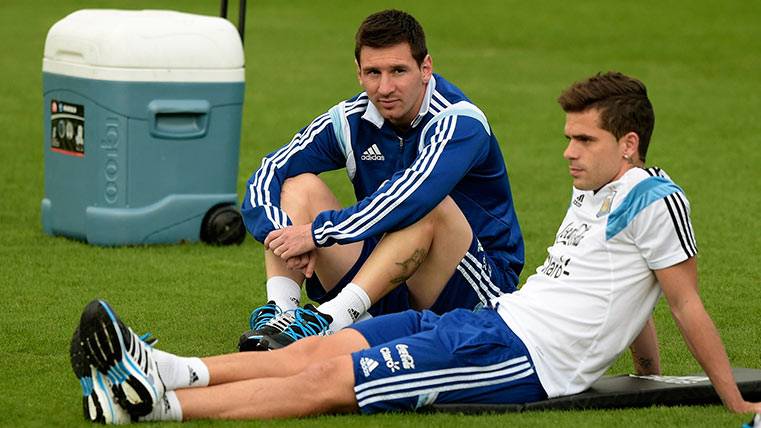 Leo Messi y Gago, en la concentración de Argentina para el Mundial 2014