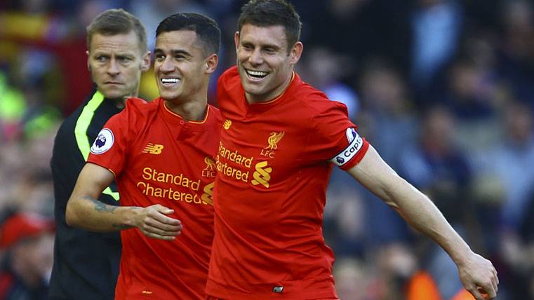 Philippe Coutinho, celebrating a goal with James Milner