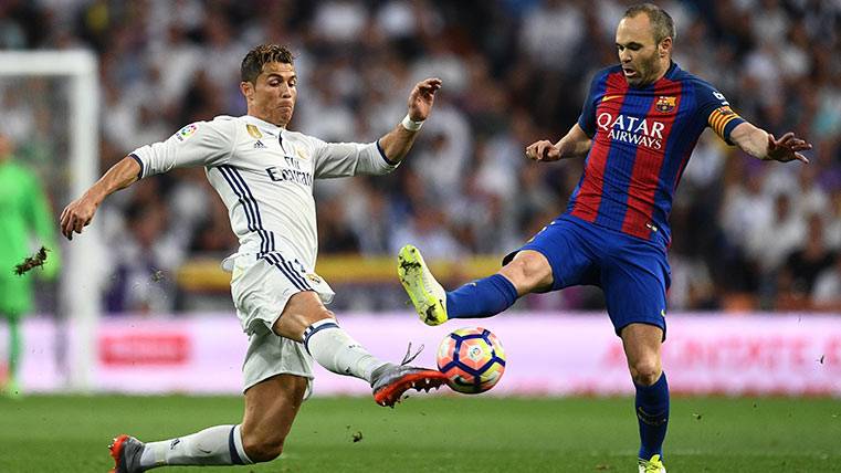 Andrés Iniesta, in the derbi between Real Madrid and FC Barcelona