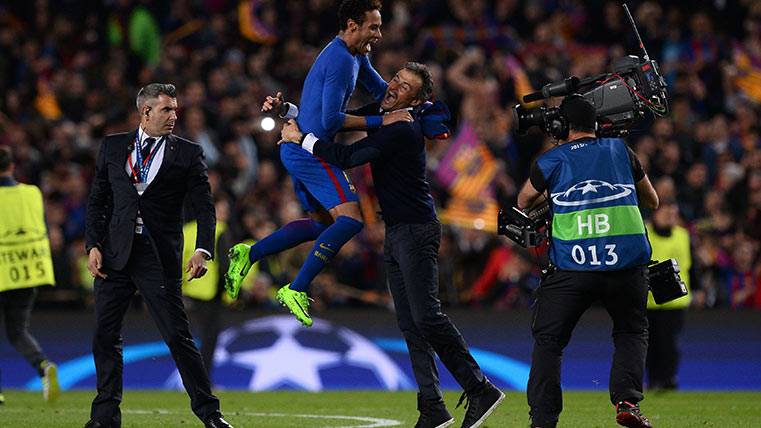 Neymar y Luis Enrique celebran la victoria ante el PSG