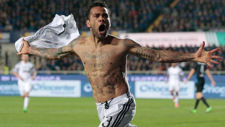 Dani Alves, celebrating a marked goal with the Juventus