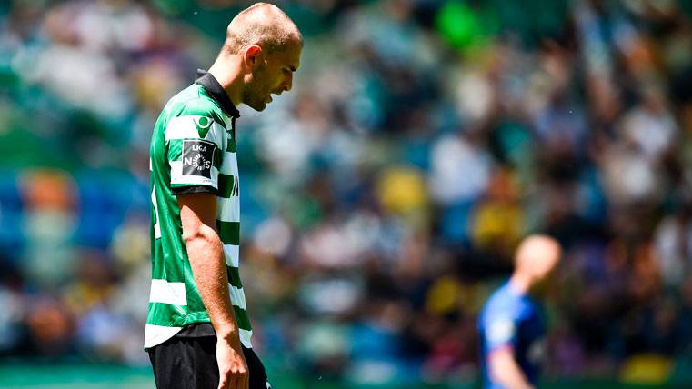 Bas Dost, cabizbajo after the defeat of the Sporting of Lisbon
