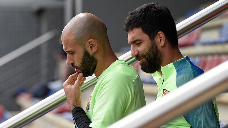 Burn Turan and Mascherano before going in to the training