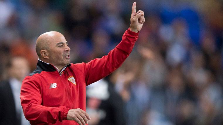 Jorge Sampaoli, giving instructions during a party of the Seville