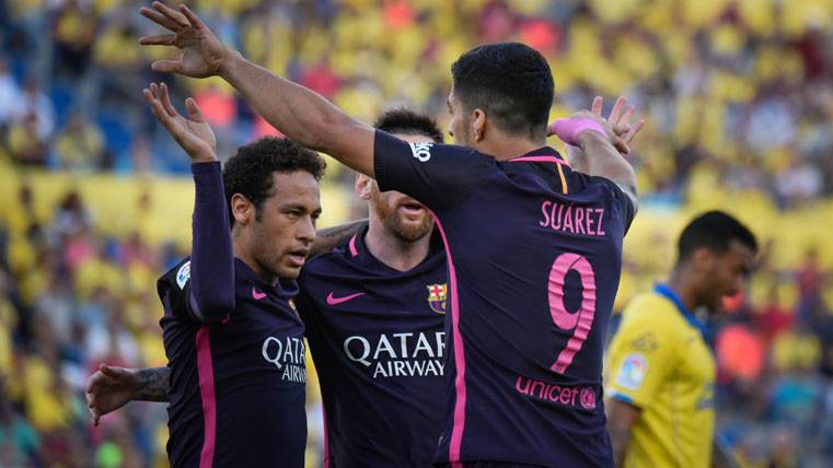 Leo Messi, Neymar Jr y Luis Suárez, celebrando un gol contra Las Palmas