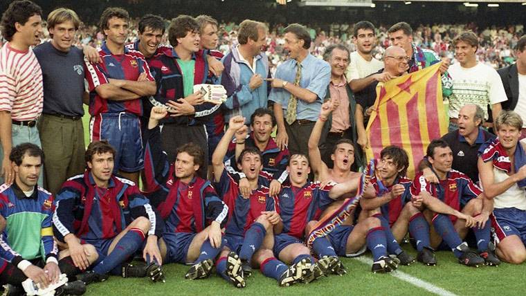 El Barcelona celebrando la Liga del 'Tenerifazo'