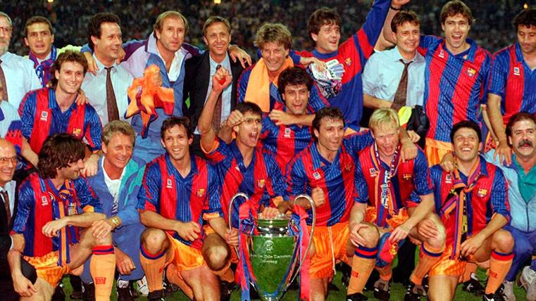 The players of the FC Barcelona, after winning the Glass of Europe of Wemble 92