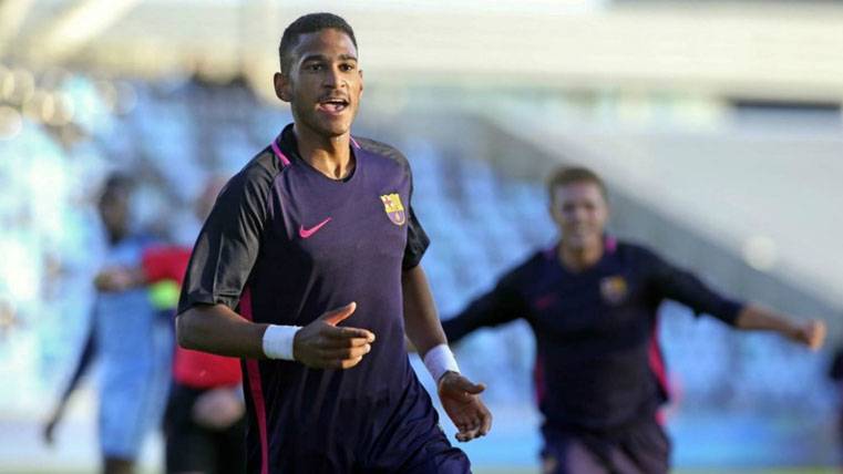Jordi Mboula, celebrando un gol con el Juvenil del Barça