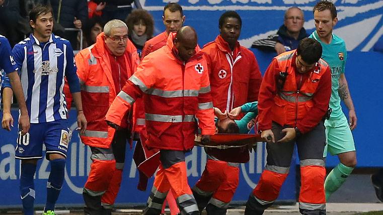 Aleix Vidal, withdrawn in stretcher after lesionarse against the Alavés