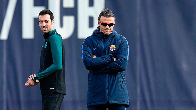 Luis Enrique and Sergio Busquets, in a training of the FC Barcelona