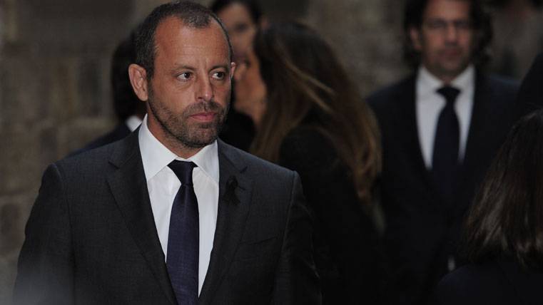 Sandro Rosell, attending to appear in an act