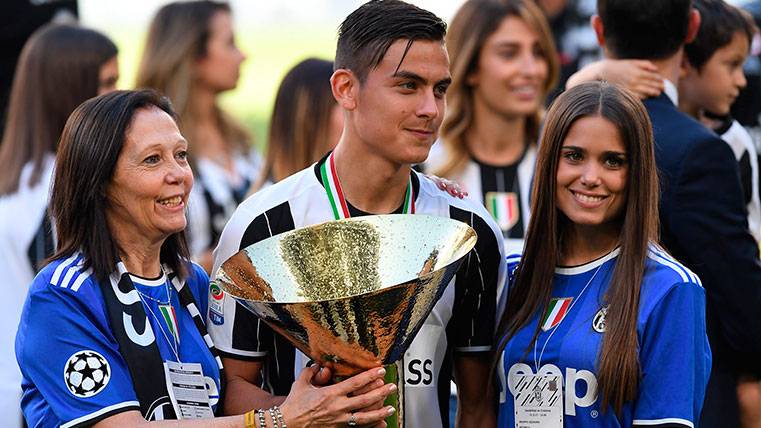Paulo Dybala celebrates the achievement of the Scudetto with the Juventus
