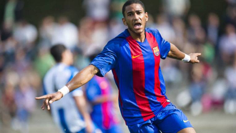 Jordi Mboula, tras anotar un gol con el Juvenil del FC Barcelona