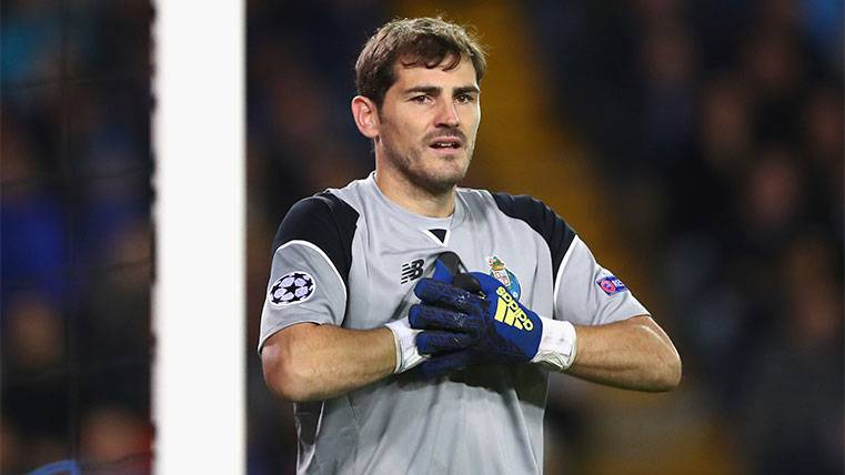 Iker Casillas en una acción con el Oporto en la Champions