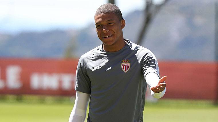 Kylian Mbappé In a training with the Monaco