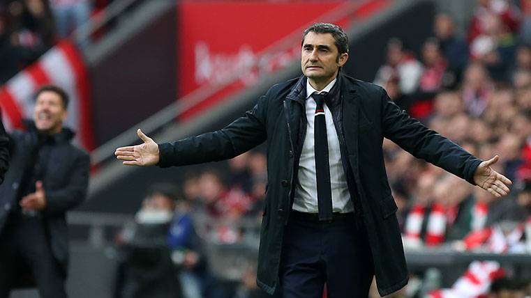 Ernesto Valverde in an action against the Athletic of Madrid