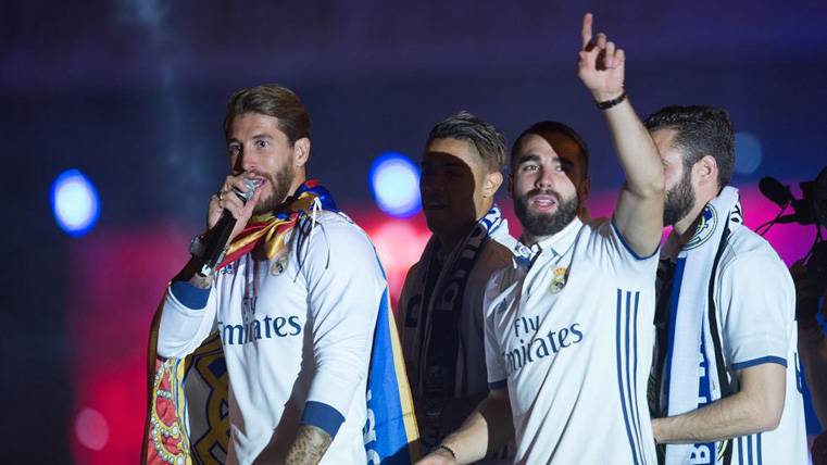 Sergio Bouquets and Dani Carvajal, during the celebration of LaLiga