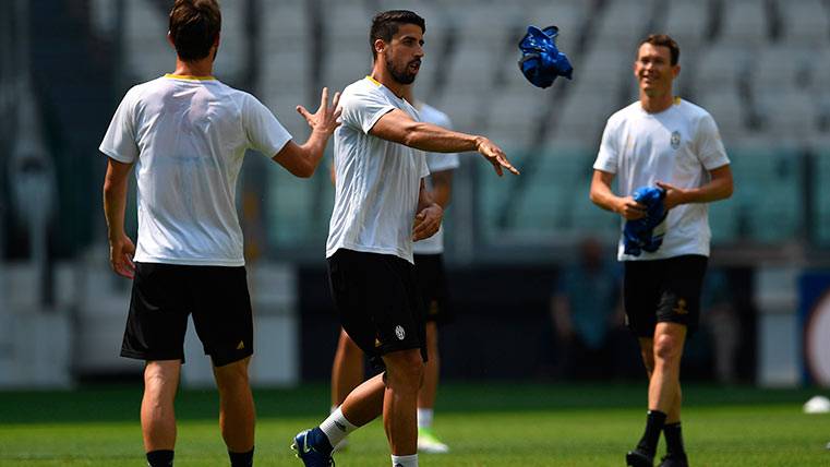 Sami Khedira, en un entrenamiento de la Juventus antes de jugar ante el Madrid