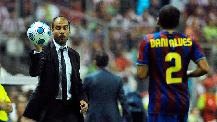 Pep Guardiola y Dani Alves, en su tiempo en el FC Barcelona