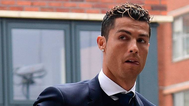 Cristiano Ronaldo arrives to Cardiff for the final of the Champions