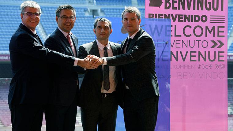 Valverde y Robert Fernández en la presentación del técnico del Barça