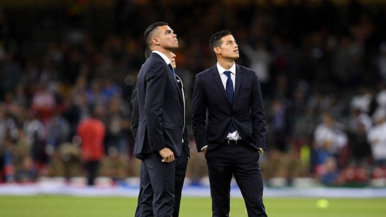 Pepe and James Rodríguez in the Millennium Stadium of Cardiff