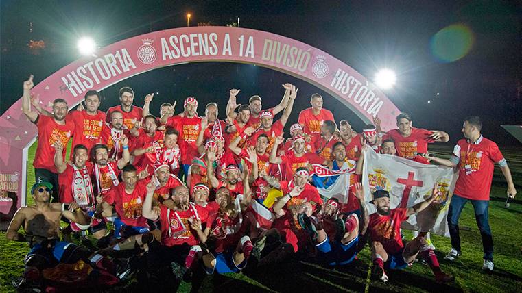 The players of the Girona FC celebrate his promotion to First Division
