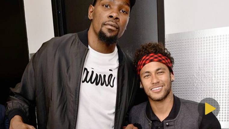 Kevin Durant and Neymar Júnior, after the final of the NBA