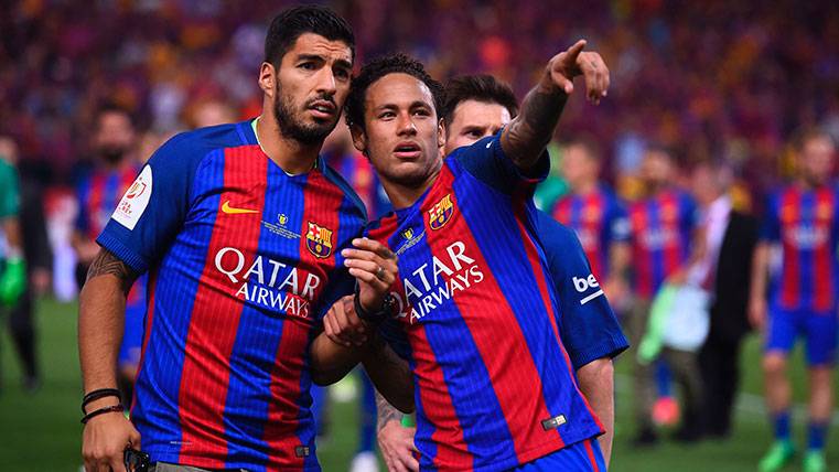 Neymar y Luis Suárez en la celebración de la Copa del Rey 2016-17