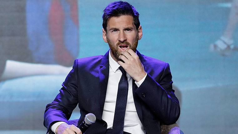 Leo Messi durante una conferencia en China
