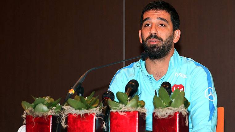 Burn Turan, in a concentration with the selection of Turkey
