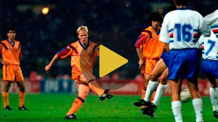 Ronald Koeman, en el momento de anotar la falta que hizo historia en el Barça