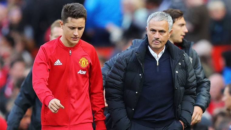 Ander Herrera and José Mourinho in a party of the Manchester United