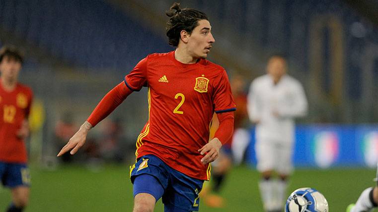 Héctor Bellerín en un amistoso con la selección española Sub21