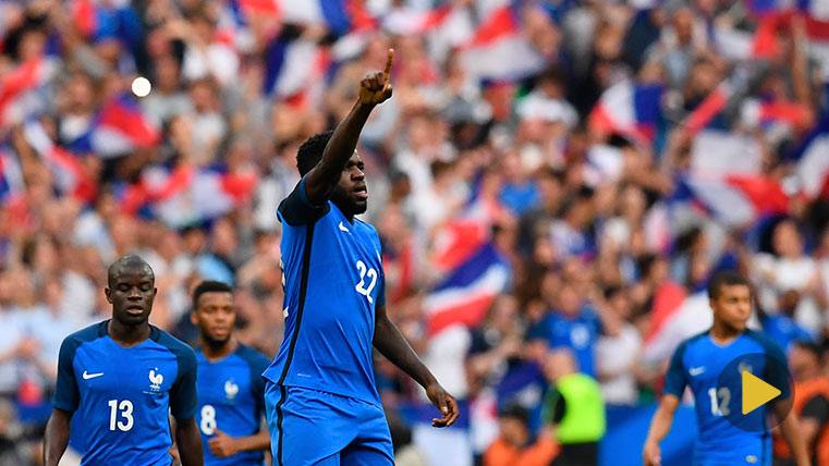 El central del Barça Samuel Umtiti celebra su primer gol con Francia