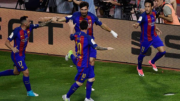 Paco Alcácer and André Gomes celebrate a goal with the Barça beside Messi and Neymar