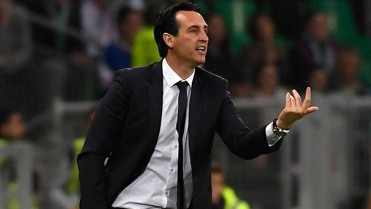 Unai Emery in a party of Tie it 1 2016-17