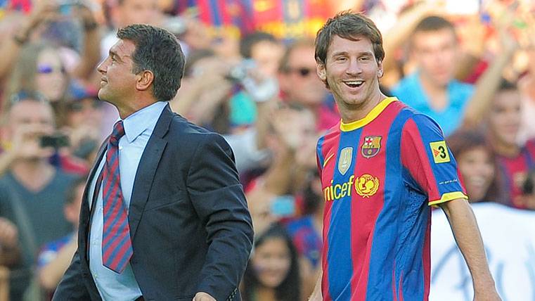 Joan Laporta and Leo Messi celebrate a title in the Camp Nou